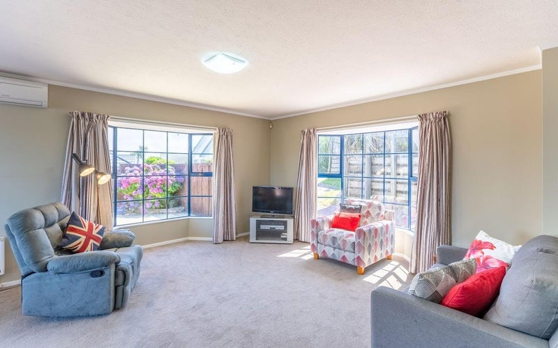 19B Kentwood Drive, Woodridge, Wellington - Carousel 2