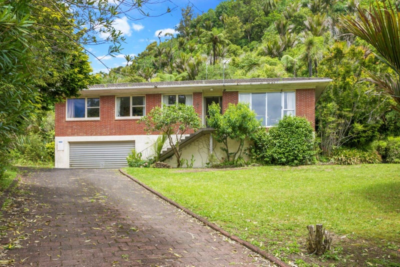 3 Bush Road, Waiatarua, Auckland - Carousel 1