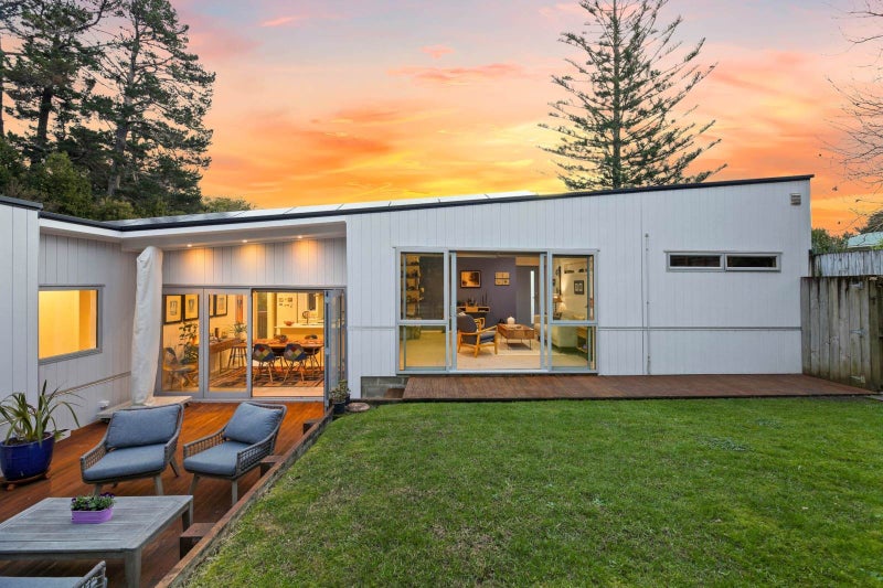 6 Cronin Place, Beach Haven, Auckland - Carousel 1