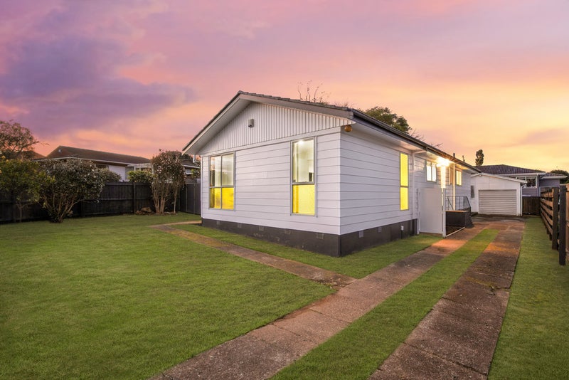 8 Becker Drive, Weymouth, Auckland - Carousel 1