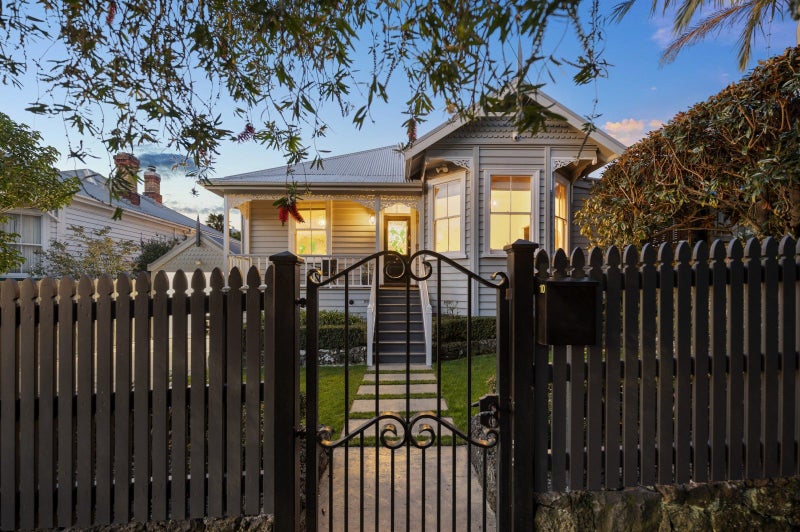 10 Kamahi Street, Mount Eden, Auckland - Carousel 1