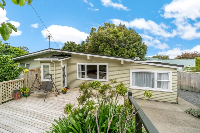 6 Martin Grove, Normandale, Lower Hutt - Carousel 1