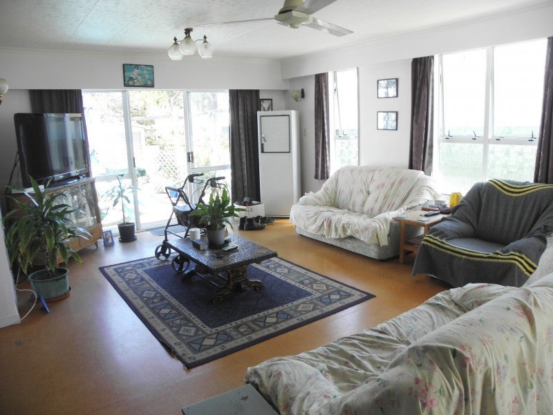 123 Park Avenue, Waitarere Beach, Levin - Carousel 1