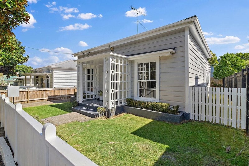 6 Cardwell Street, Onehunga, Auckland - Carousel 1