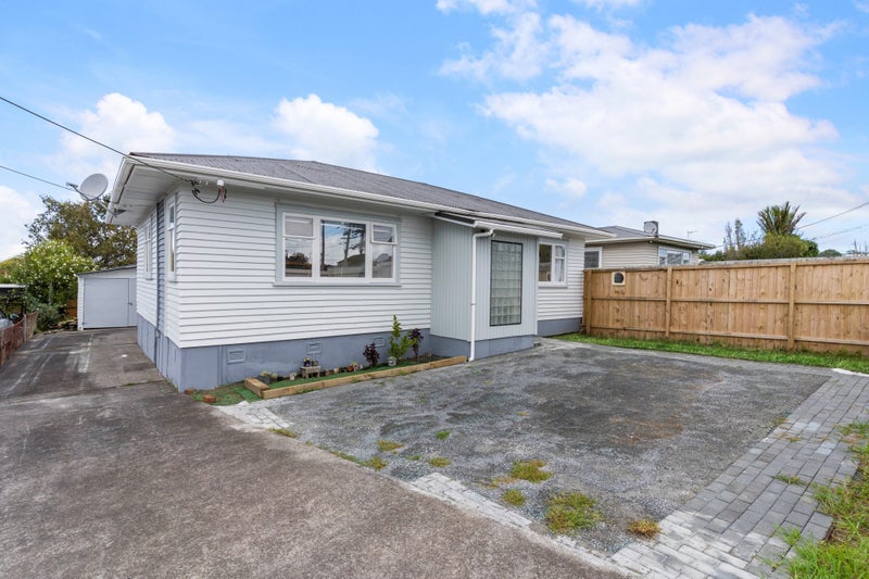27 Kelwyn Road, Kelston, Auckland - Carousel 1