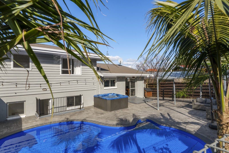 24 Balmoral Terrace, Otumoetai, Tauranga - Carousel 1