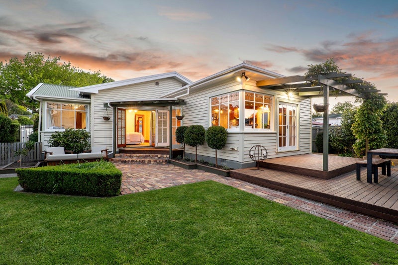 173 Centaurus Road, Saint Martins, Christchurch - Carousel 1