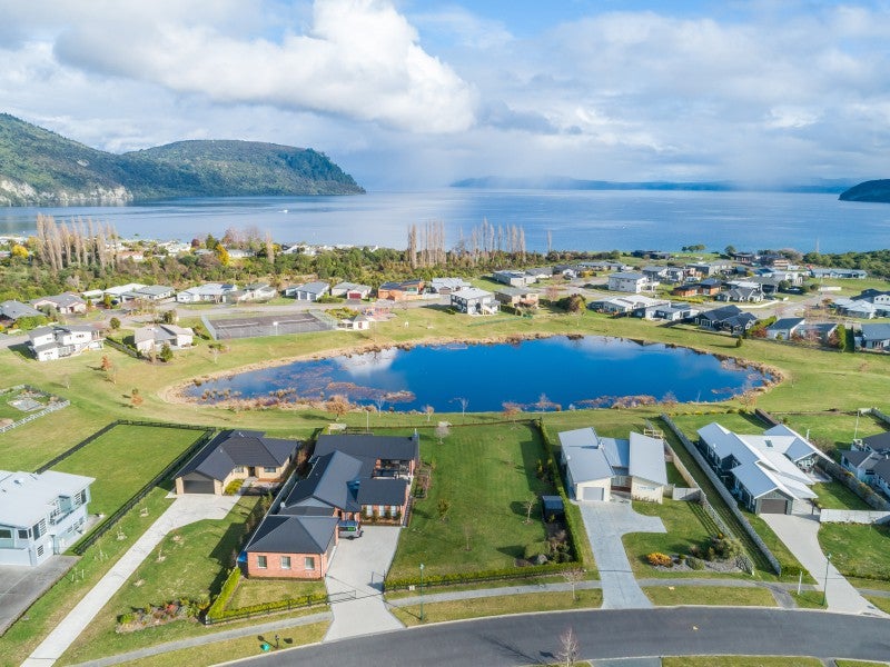 5 Pukeko Way, KINLOCH, TAUPO - Carousel 1