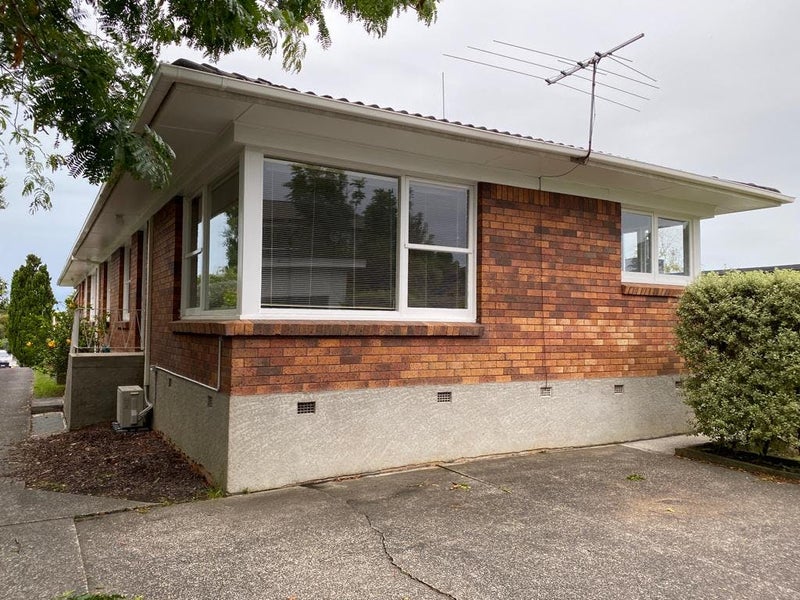 3/2 Margaret Place, Milford, Auckland - Carousel 1