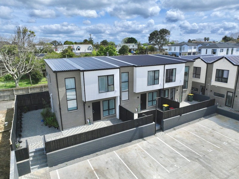 13/21 Hazards Road, Weymouth, Auckland - Carousel 1