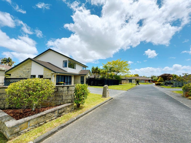 17 Eiger Place, Northpark, Auckland - Carousel 2