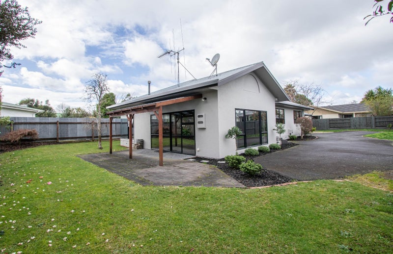 22 Dover Road, St Andrews, Hamilton - Carousel 1