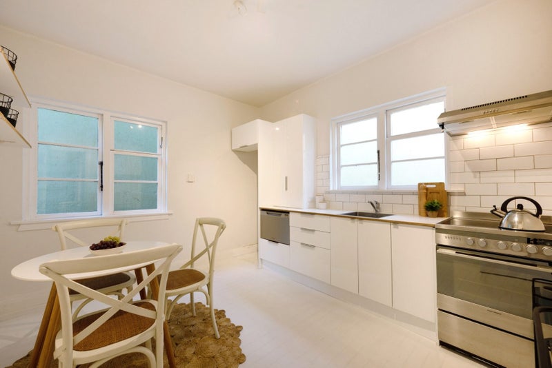 8/28 Clifton Terrace, Kelburn, Wellington - Carousel 2