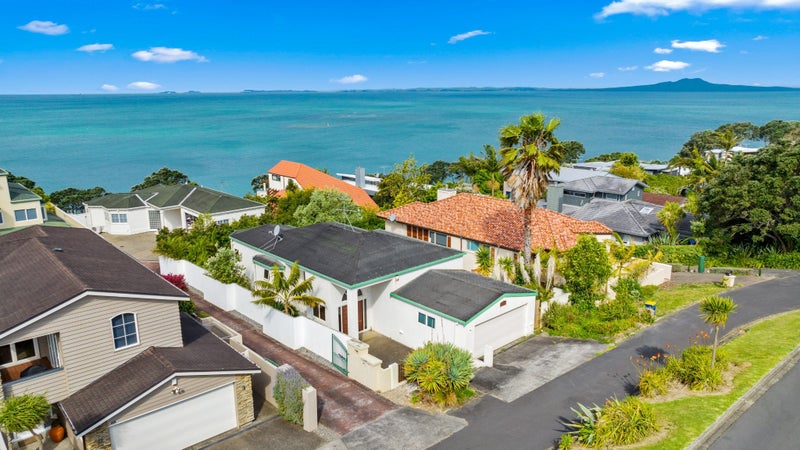 42A Sharon Road, Waiake, Auckland - Carousel 1