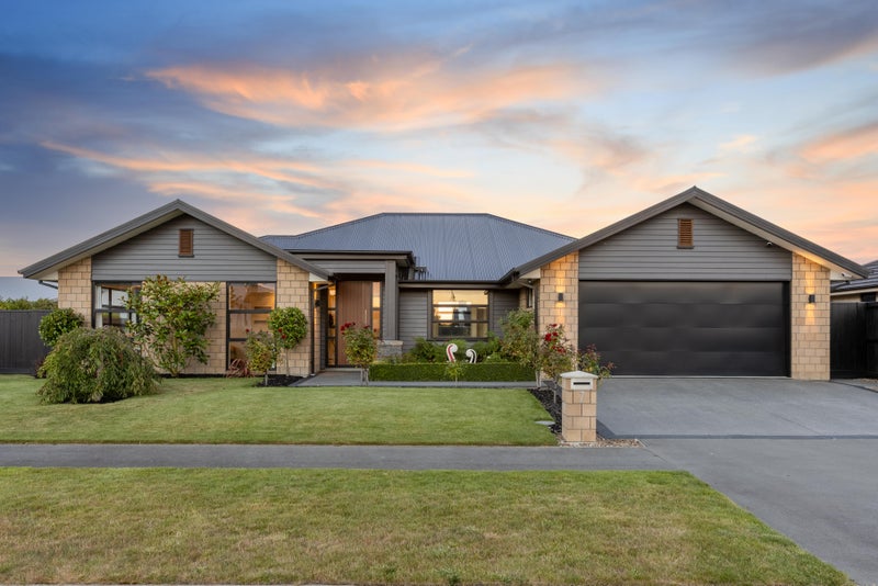 7 Josephine Crescent, Aidanfield, Christchurch - Carousel 1