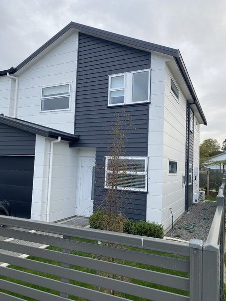 2 Parekareka Lane, Kenepuru, Porirua - Carousel 1