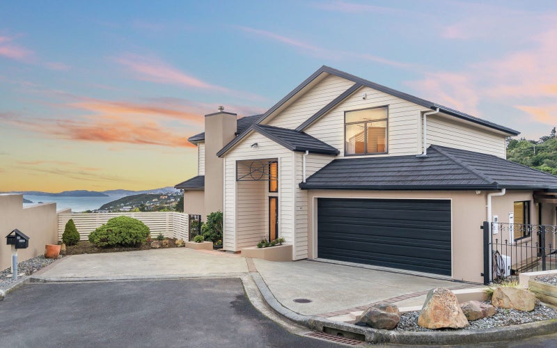 49 Arahiwi Grove, Tirohanga, Lower Hutt - Carousel 1