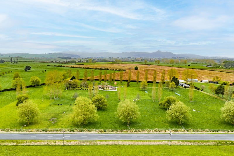 976 State Highway 26, Eureka, Hamilton - Carousel 45