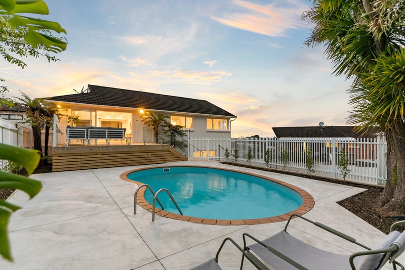 18A Meadowvale Avenue, Forrest Hill, Auckland - Carousel 1