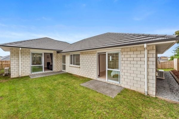 11 Teaview Court, Huntington, Hamilton - Carousel 2