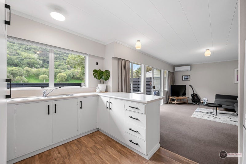 1/27 Larchmont Grove, Totara Park, Upper Hutt - Carousel 2