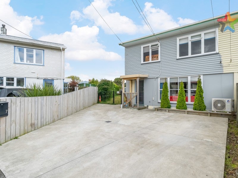 7 Whakataki Grove, Waiwhetu, Lower Hutt - Carousel 17