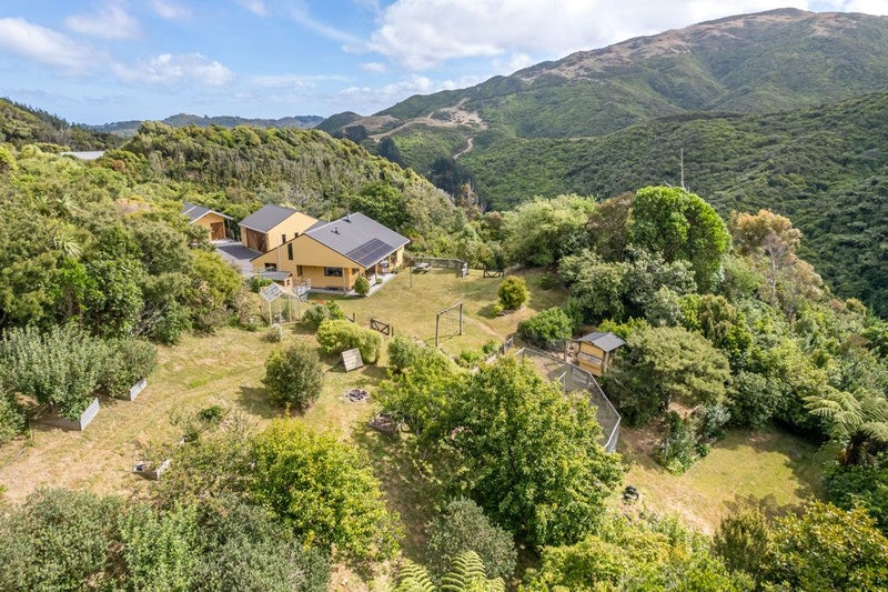 268 Stratton Street, Normandale, Lower Hutt - Carousel 2