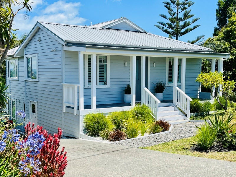 34 Mako Street, Oneroa, Waiheke Island - Carousel 1
