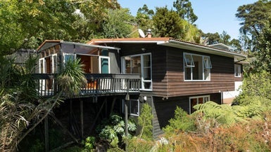 82 Scenic Drive, Titirangi, Auckland - Carousel 1