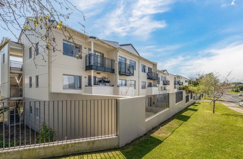17B/71 Spencer Road, Oteha, Auckland - Carousel 1
