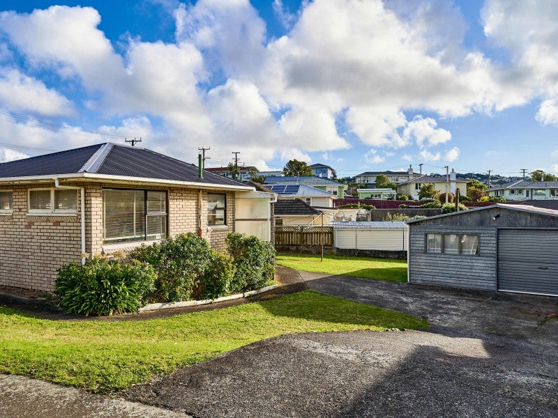 1 Cara Crescent, Paparangi, Wellington - Carousel 2