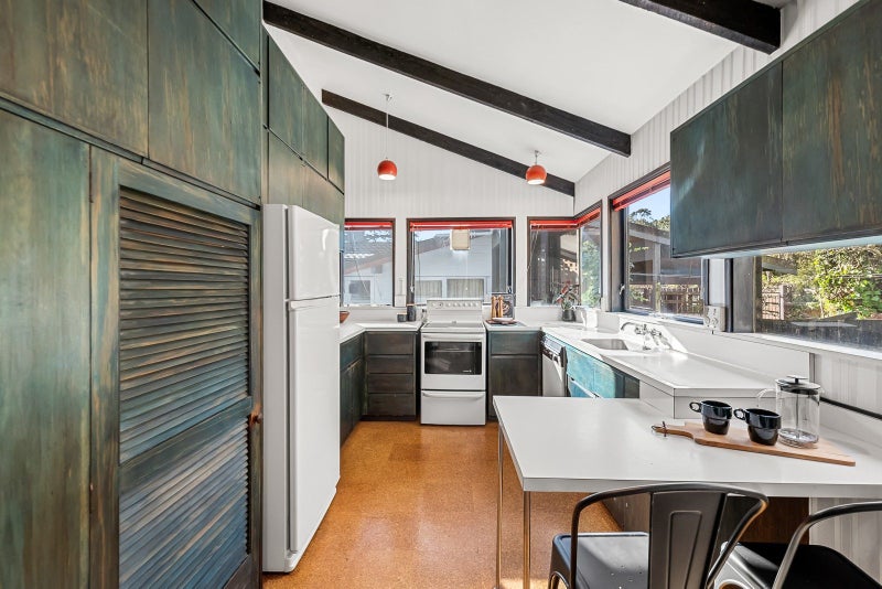 8 Freemans Way, Pinehaven, Upper Hutt - Carousel 2