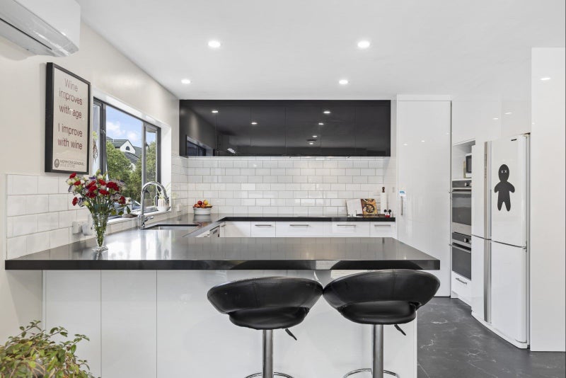 11 Ruapehu Drive, Fitzherbert, Palmerston North - Carousel 2