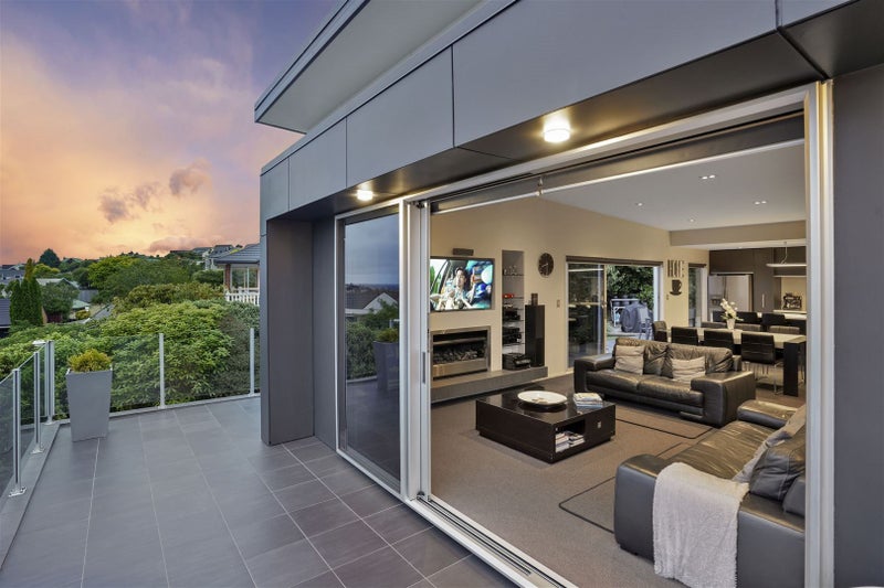 6 Rosthwaite Place, Westmorland, Christchurch - Carousel 2