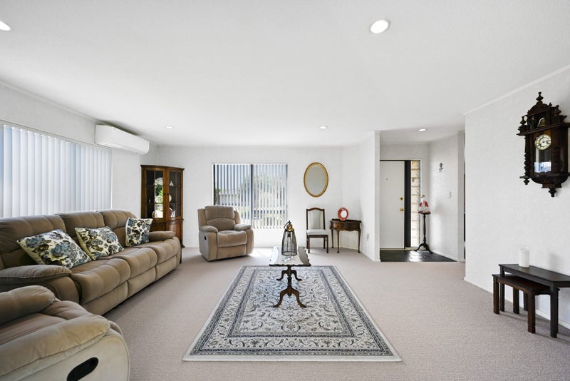 27 Discovery Drive, Flagstaff, Hamilton - Carousel 2