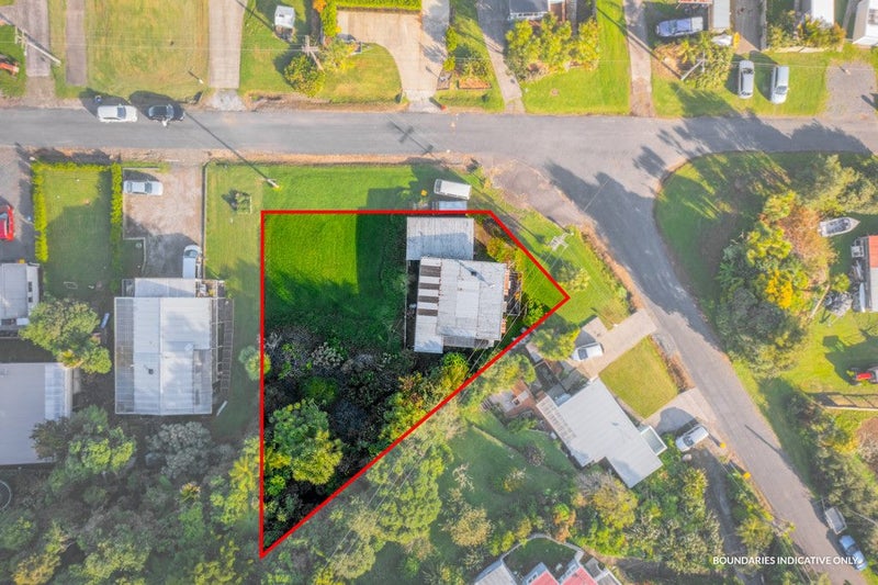 22 Foster Avenue, Huia, Auckland - Carousel 2