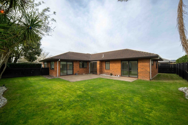 16 Ravenscourt Place, Huntington, Hamilton - Carousel 2