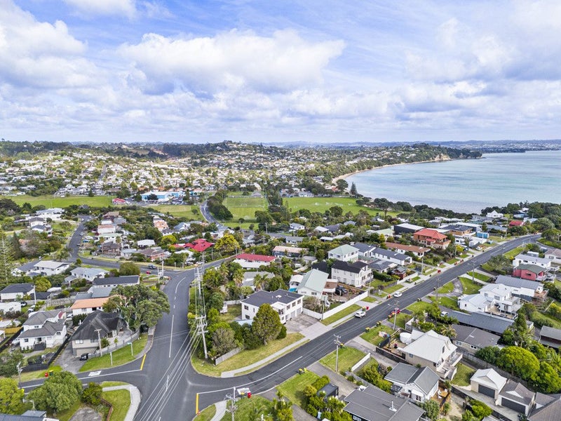 2 Melandra Road, Stanmore Bay, Whangaparaoa - Carousel 2