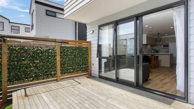 1/2 Ayr Road, Pakuranga, Auckland - Carousel 1