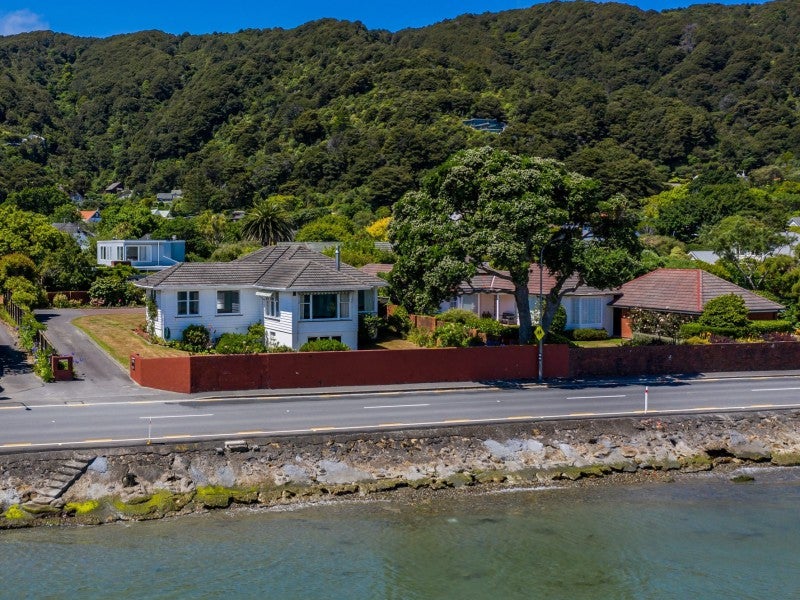 225 Marine Drive, Lowry Bay, Lower Hutt - Carousel 1