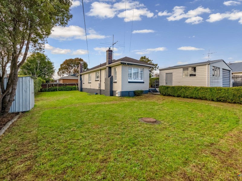 10 Merton Street, Trentham, Upper Hutt - Carousel 1