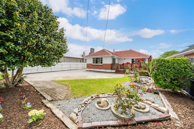 54 Routley Crescent, Elderslea, Upper Hutt - Carousel 1