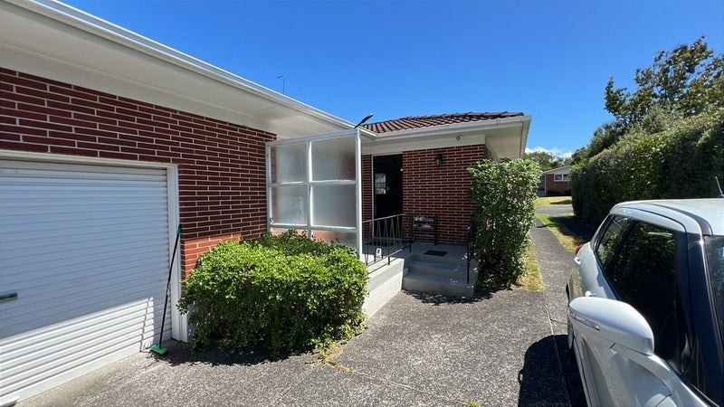1/8 Evelyn Place, Hillcrest, Auckland - Carousel 2