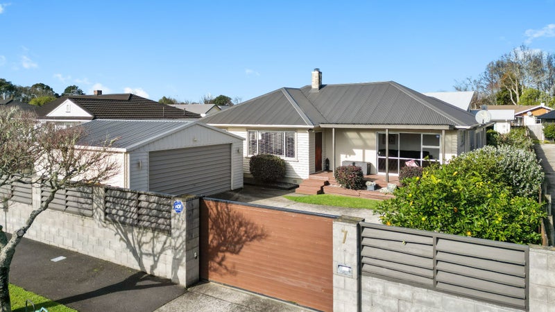 7 Martin Street, Fairfield, Hamilton - Carousel 1