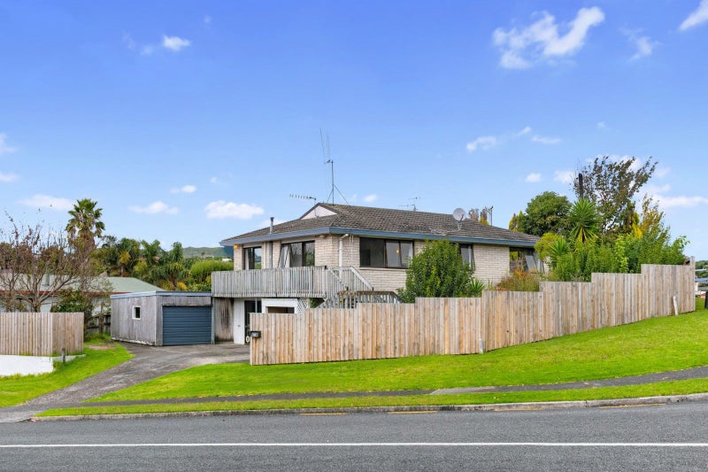 18 James Cook Drive, Welcome Bay, Tauranga - Carousel 1