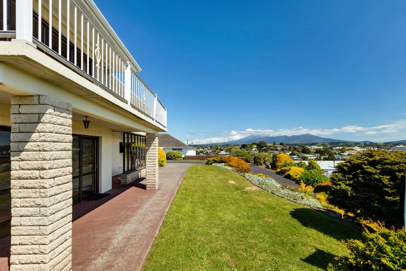 1C Rossiter Crescent, Lynmouth, New Plymouth - Carousel 2