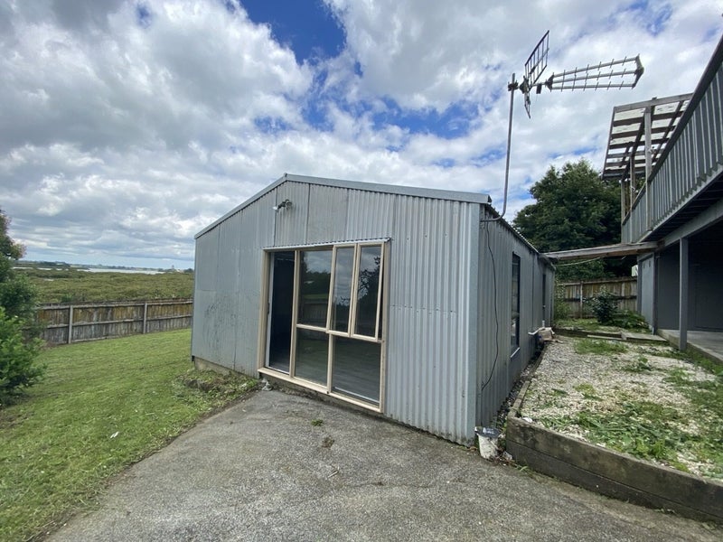 17 Montego Place, Weymouth, Auckland - Carousel 1