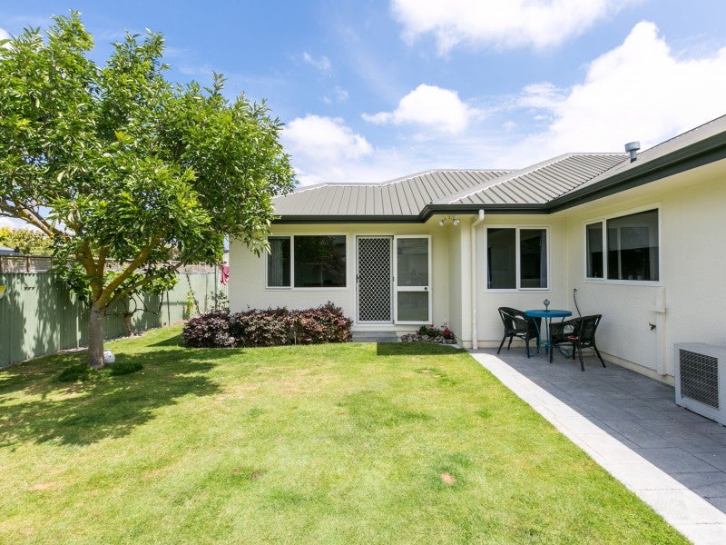 5 Amanda Place, Mayfair, Hastings - Carousel 13