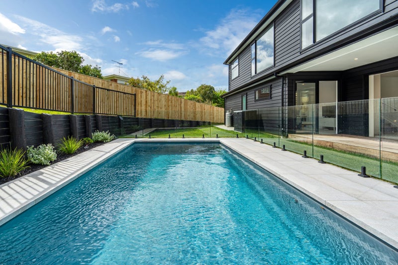 9 McBreen Avenue, Northcote, Auckland - Carousel 2