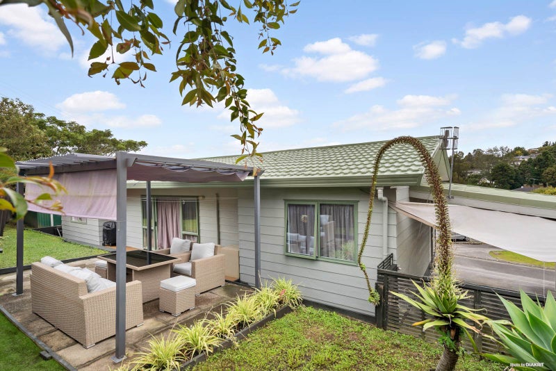 20 Loughanure Place, Massey, Auckland - Carousel 1